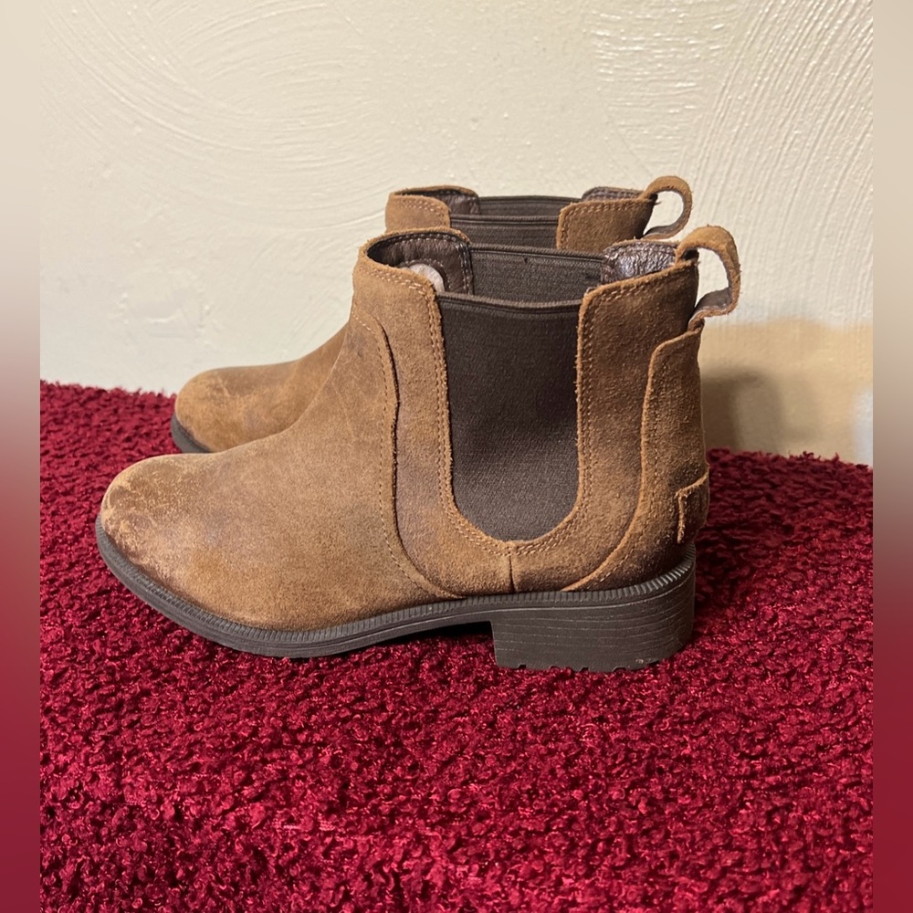 UGG Bonham Chelsea Boot Size 7.5